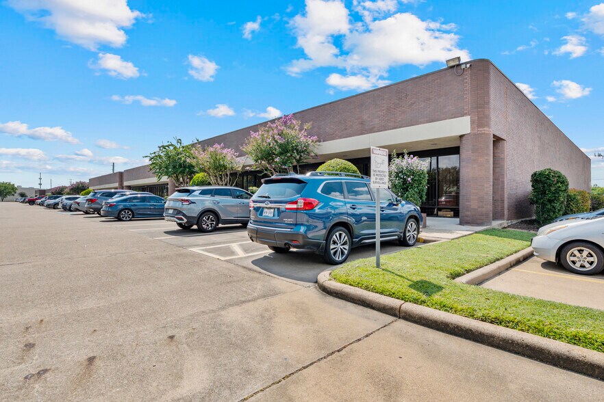 More Photos Of 2525 W Bellfort St, Houston Research And Development For Lease