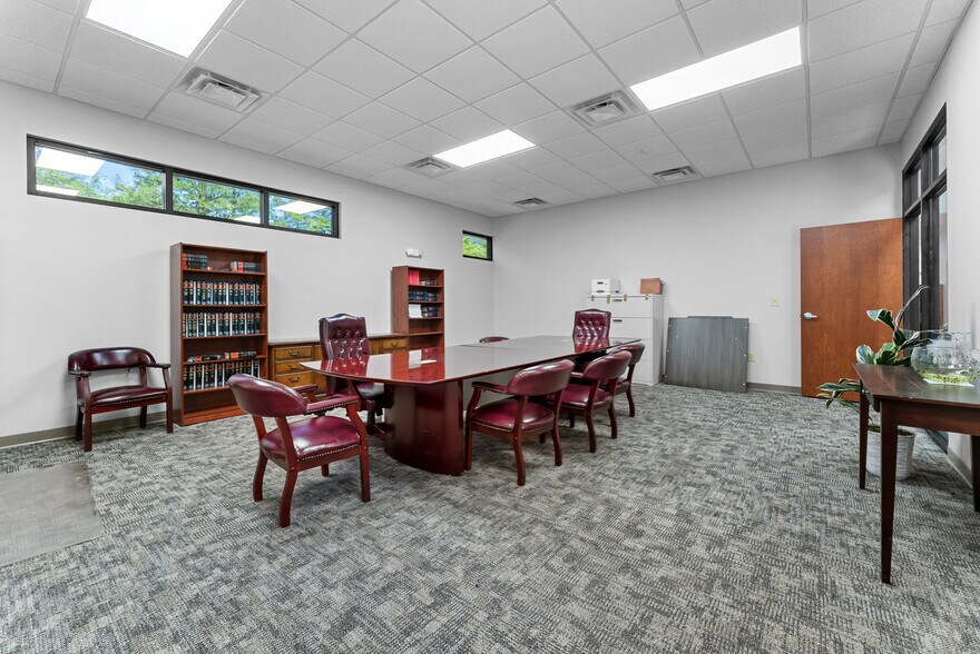 More Photos Of 119 Southern Blvd, Savannah Office For Sale