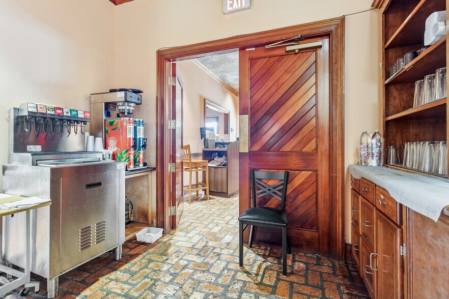 More Photos Of 629 N Highway 190, Covington Restaurant For Sale