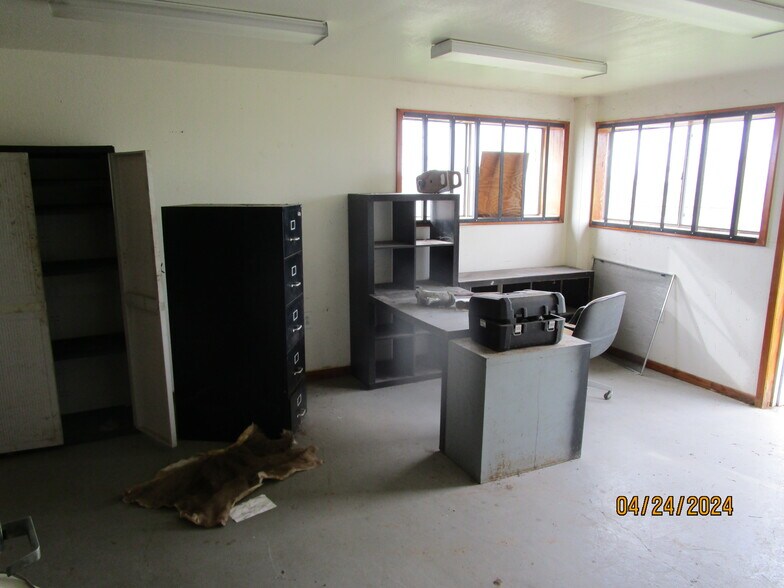 More Photos Of 530 E 2nd St, Freeport Warehouse For Lease