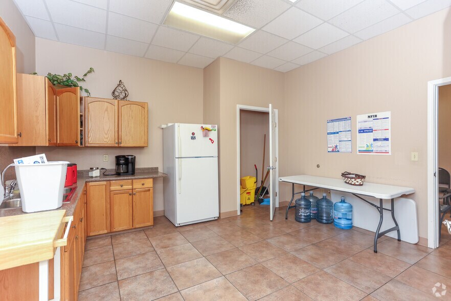 More Photos Of 1656 Benton Rd, Bossier City Loft Creative Space For Lease