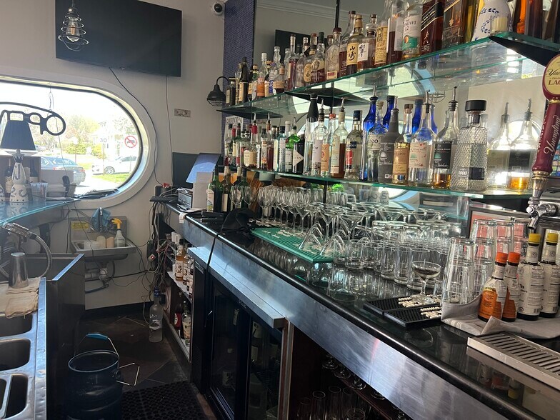More Photos Of 133 Glen Head Rd, Glen Head Bar For Lease