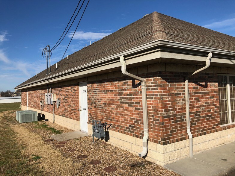 More Photos Of 1515 E Cleveland Ave, Monett Office For Lease
