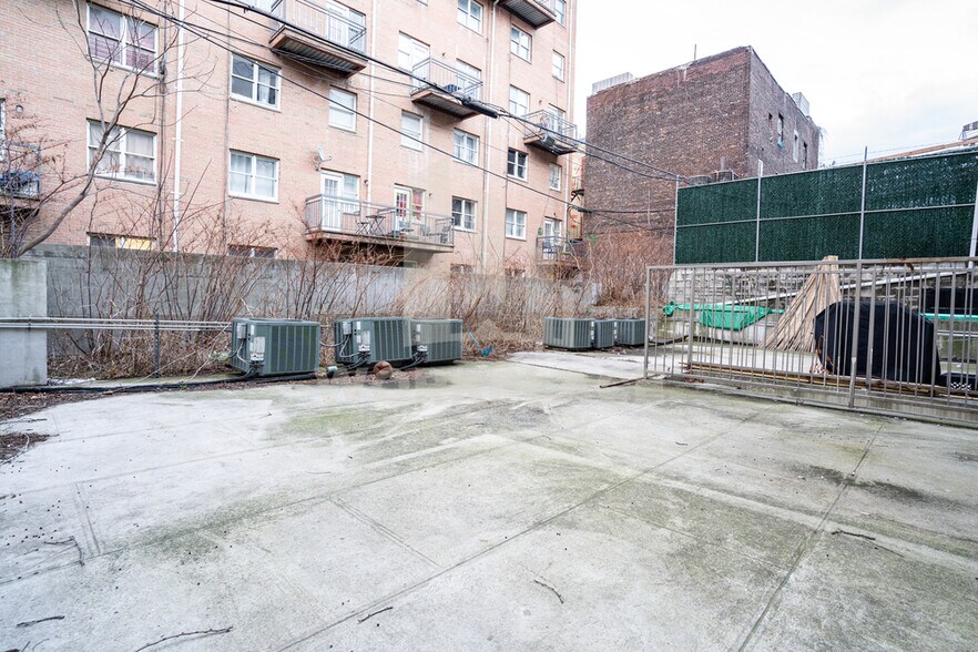 More Photos Of 153 Skillman St, Brooklyn Apartments For Lease