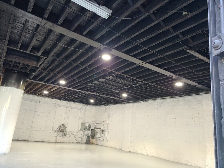 More Photos Of 286-294 Hamilton Ave, Brooklyn Warehouse For Lease