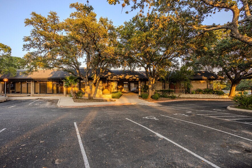 More Photos Of 3355 Cherry Ridge St, San Antonio Office For Lease