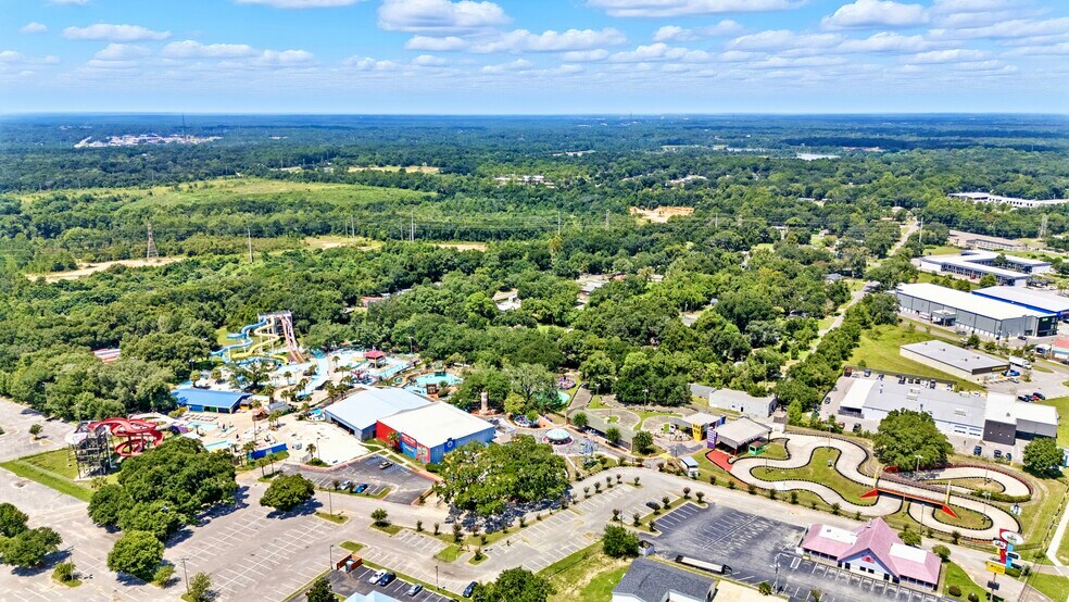 More Photos Of 6709 Pensacola Blvd, Pensacola Amusement Park For Sale