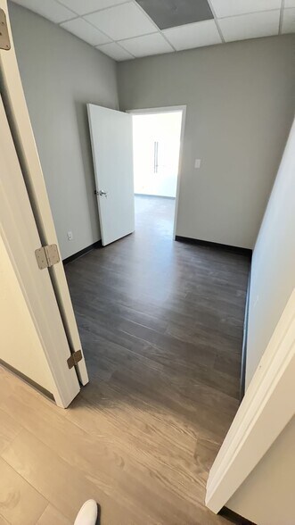 More Photos Of 3001 Airport Fwy, Bedford Medical For Lease