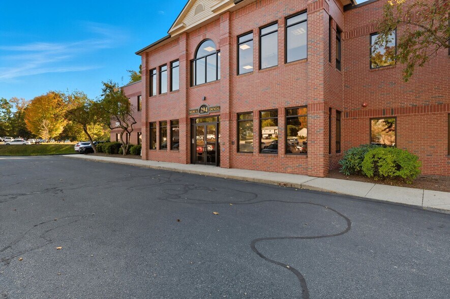 More Photos Of 294 N Main St, East Longmeadow Medical For Lease