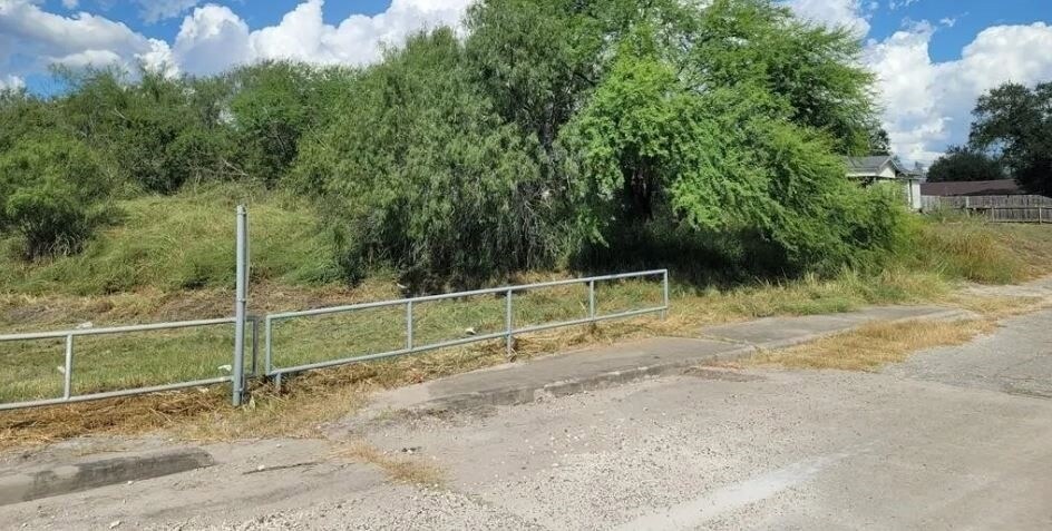 More Photos Of 610 W Avenue I 1/5, Kingsville Land For Sale