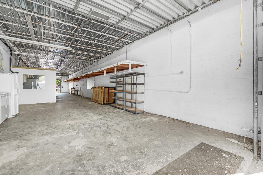 More Photos Of 201-215 SW 21st St, Fort Lauderdale Warehouse For Lease