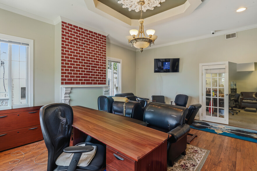 More Photos Of 1512 Marion Barry Ave SE, Washington Office For Sale