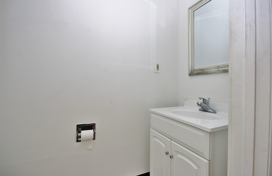 More Photos Of 63 Cannon St, Poughkeepsie Office Residential For Lease