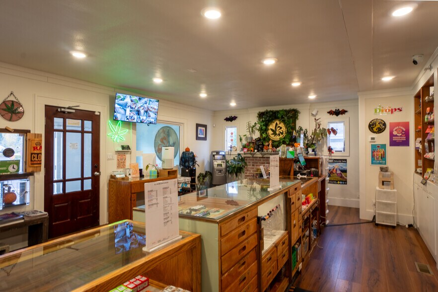 More Photos Of 1528 SE Holgate Blvd, Portland General Retail For Sale