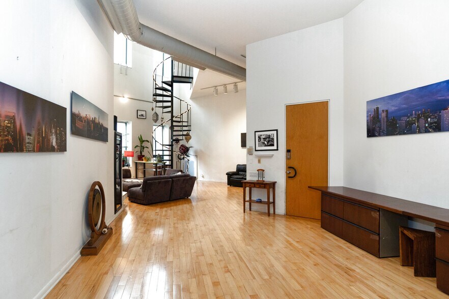 More Photos Of 711 N Milwaukee Ave, Chicago Storefront Retail Office For Sale