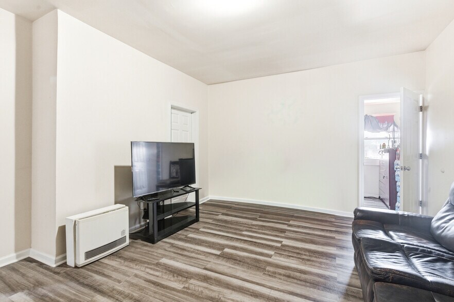 More Photos Of 204 Parkhurst St, Newark Apartments For Sale