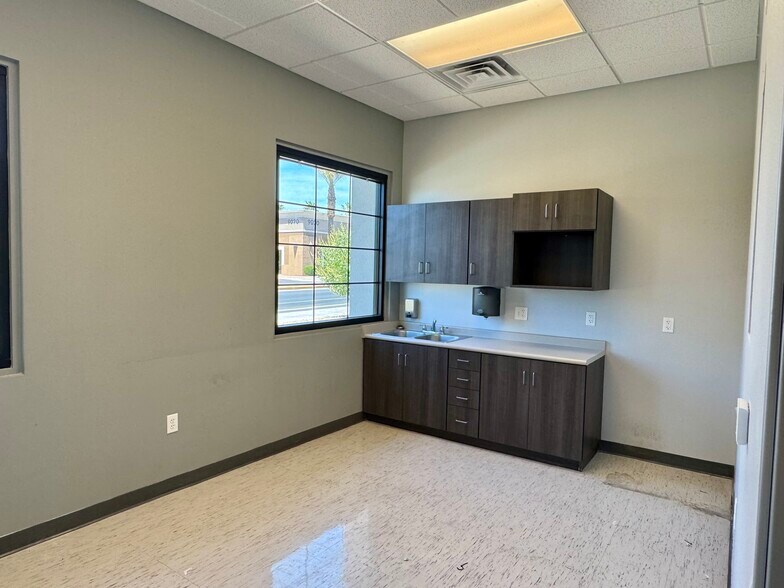 More Photos Of 8988 W Cheyenne Ave, Las Vegas Medical For Lease