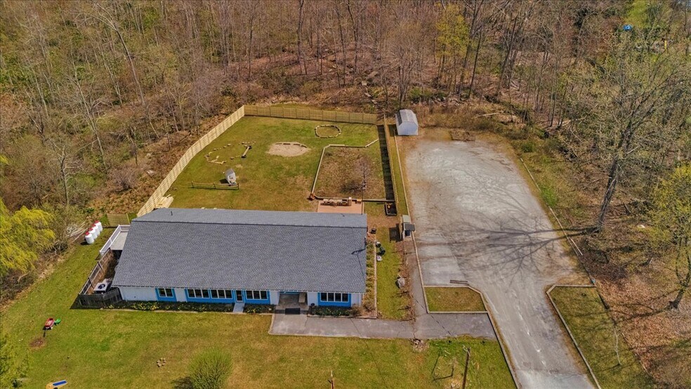 More Photos Of 4 Glenna Dr, Carmel Specialty For Sale