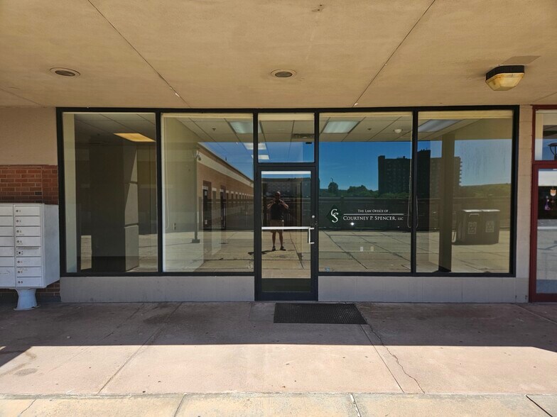More Photos Of 100-140 Riverview Ctr, Middletown Office For Lease
