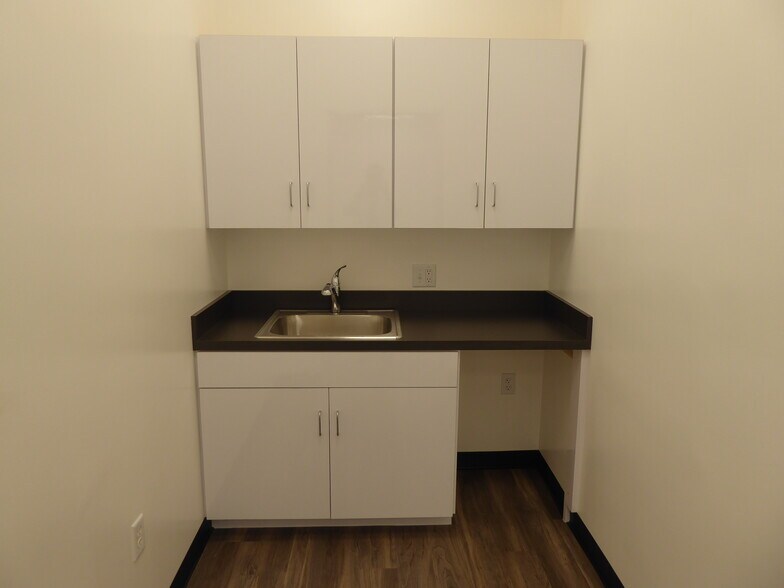 More Photos Of 6100-6120 San Fernando Rd, Glendale Office For Sale