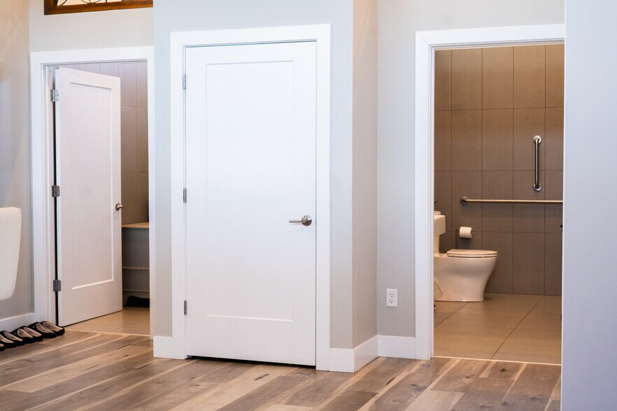 More Photos Of 3673 Paxton Ave, Cincinnati General Retail For Sale