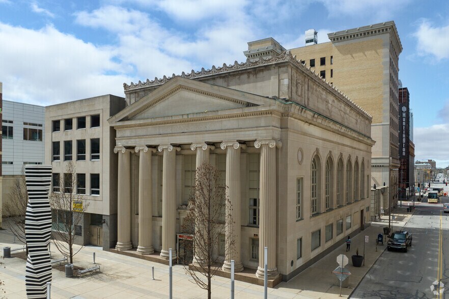 More Photos Of 241 N Superior St, Toledo Office Residential For Lease