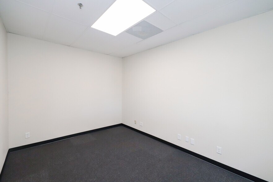 More Photos Of 14415 Import Rd, Laredo Warehouse For Lease