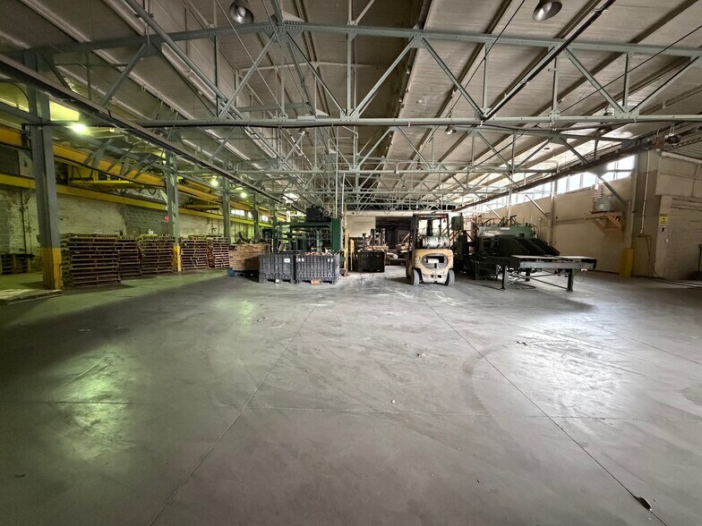 More Photos Of 816 N Milan St, Canal Fulton Warehouse For Sale