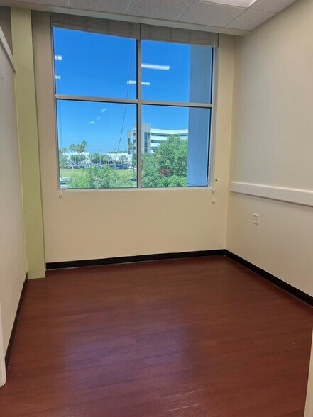 More Photos Of 40107 Highway 27, Davenport Medical For Lease