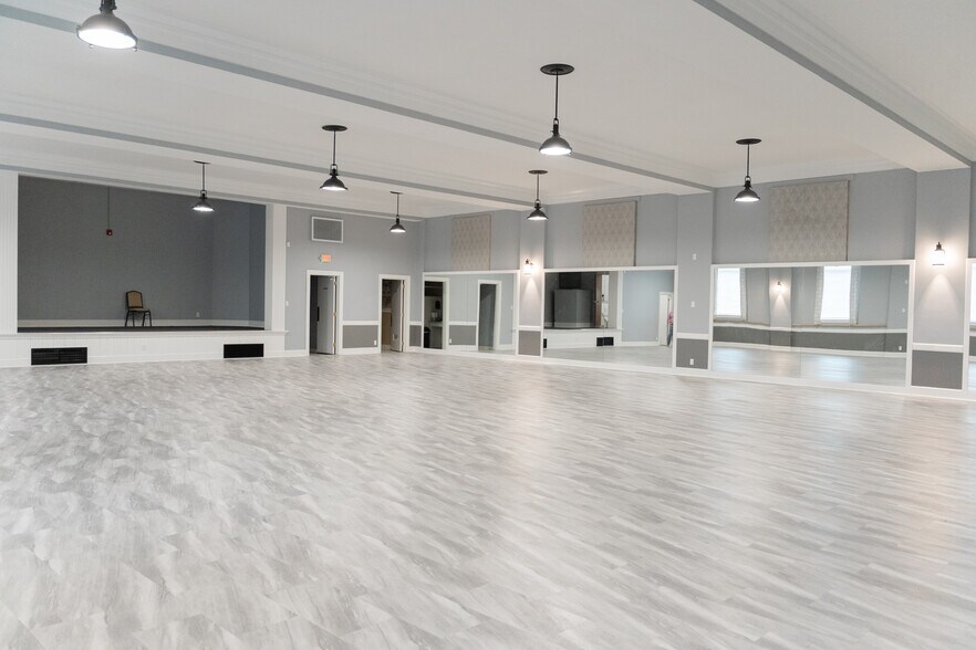 More Photos Of 121 Jefferson Ave, Moundsville Showroom For Lease