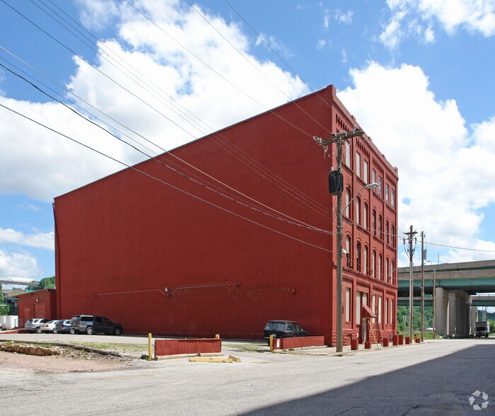 More Photos Of 1311 W 13th St, Kansas City Unknown For Lease