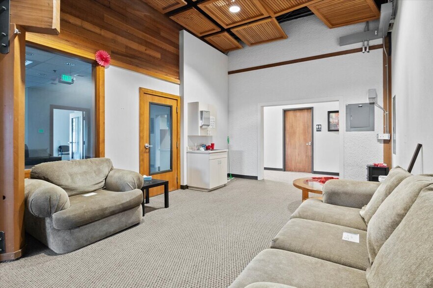 More Photos Of 1390 Waverly Dr SE, Albany Medical For Lease