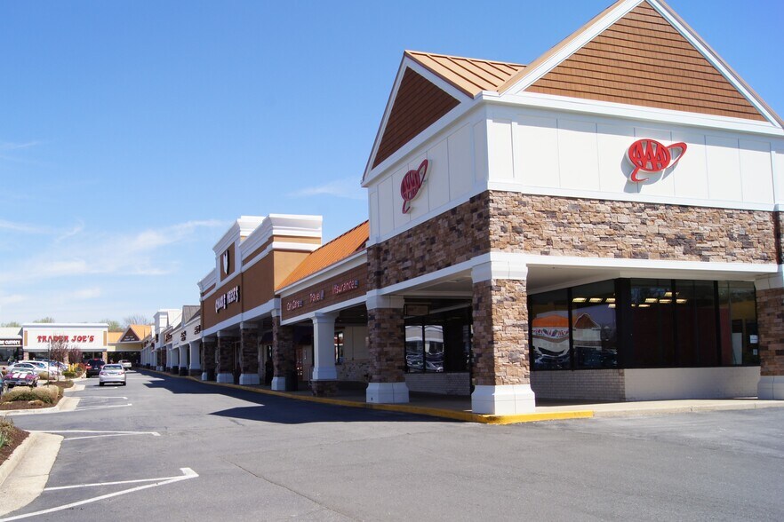 More Photos Of 9400-9500 Main St, Fairfax Unknown For Lease