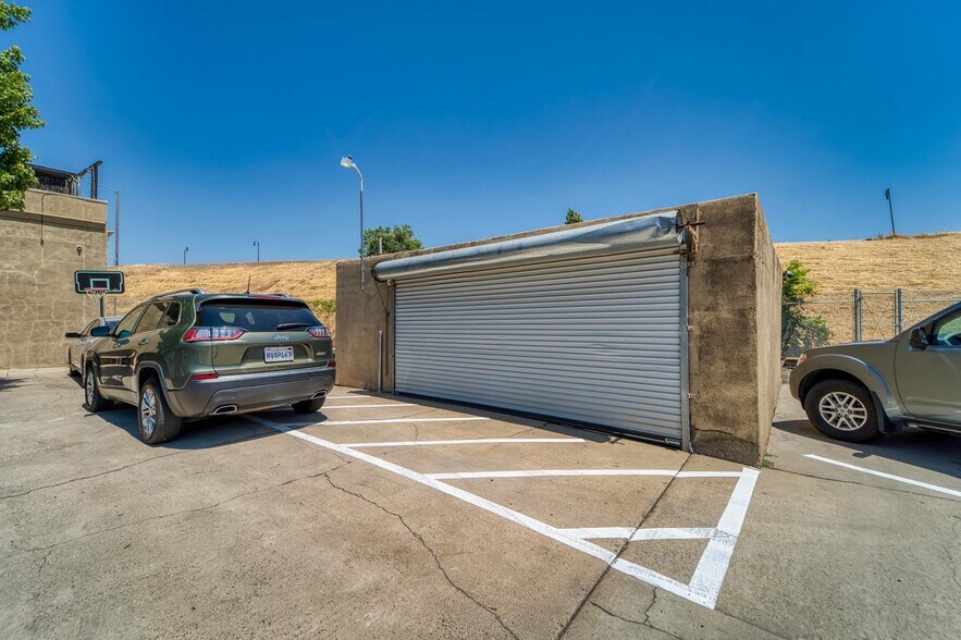 More Photos Of 563 2nd St, Yuba City Office For Sale