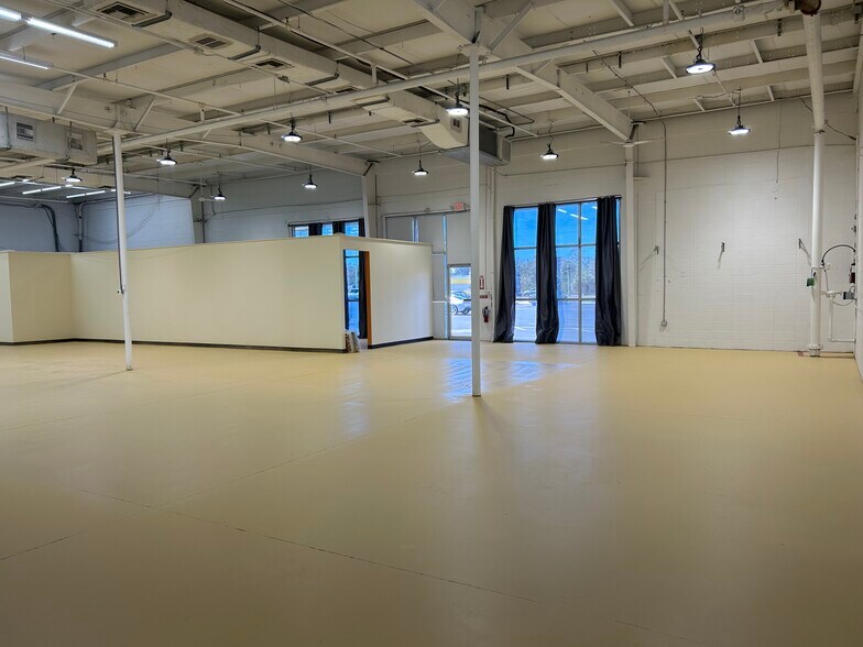 More Photos Of 7400 US Highway 19, New Port Richey Storefront For Lease