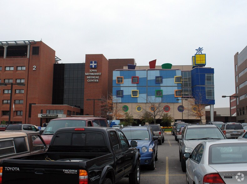 Primary Photo Of 1200 Pleasant St, Des Moines Hospital For Lease
