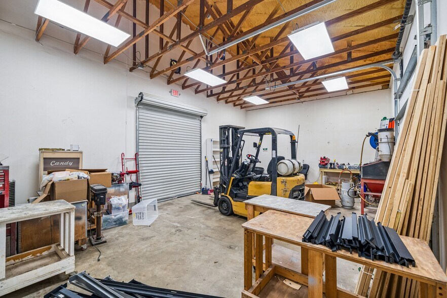 More Photos Of 1719 Signal Point Rd, Charleston Self Storage For Sale