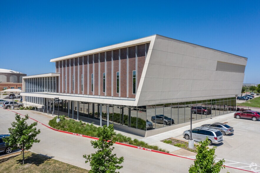 More Photos Of 1125 Raintree Cir, Allen Medical For Lease