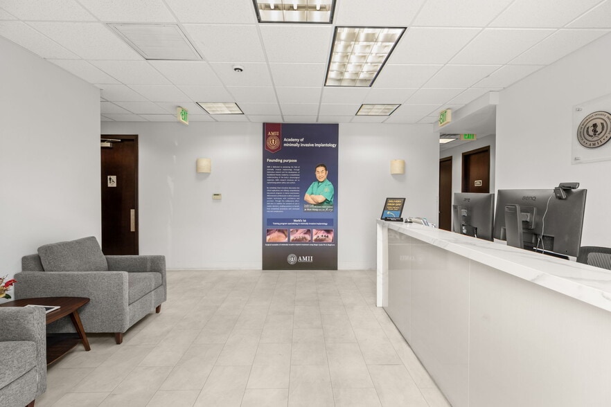 More Photos Of 7830 W Sahara Ave, Las Vegas Office For Sale