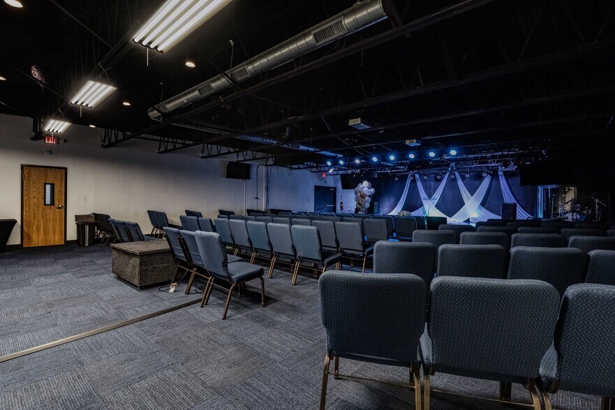 More Photos Of 10401 Fm 1902, Crowley Showroom For Sale