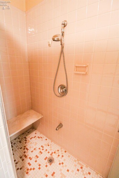 More Photos Of 516 W Washington St, Sandusky Office For Sale