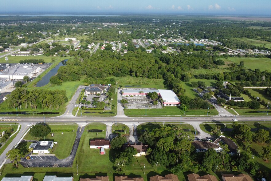 More Photos Of 1312 15th St N, Immokalee Office For Sale