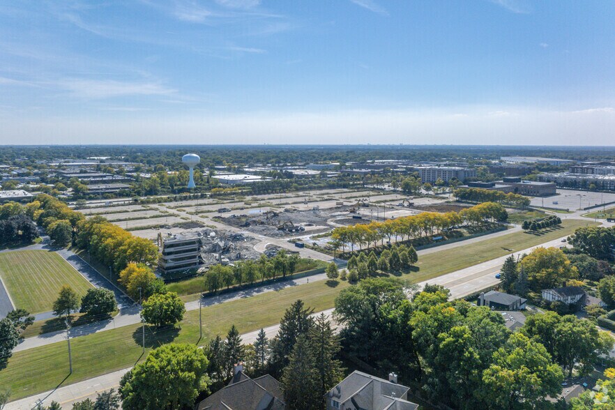 More Photos Of 1411-1435 Lake Cook Rd, Deerfield Land For Lease