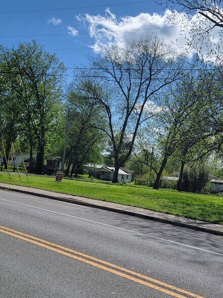 More Photos Of 103 Main Street West, Wartrace Land For Sale