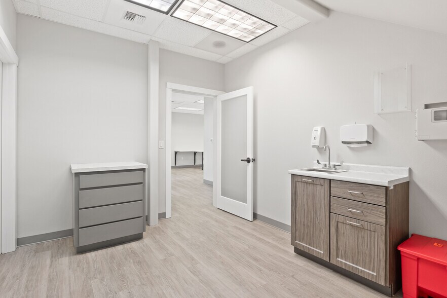 More Photos Of 350 Miller St SE, Salem Office For Sale