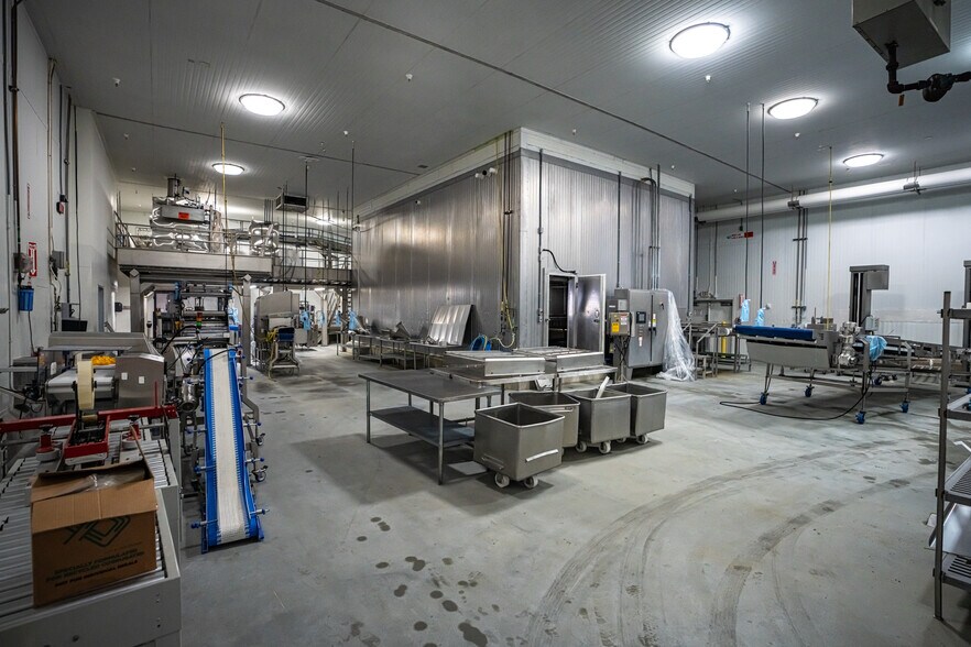 More Photos Of 811 N 1st St, Silverton Industrial For Sale