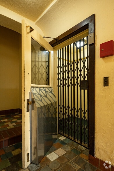 More Photos Of 16 Valley St, Seattle Apartments For Sale