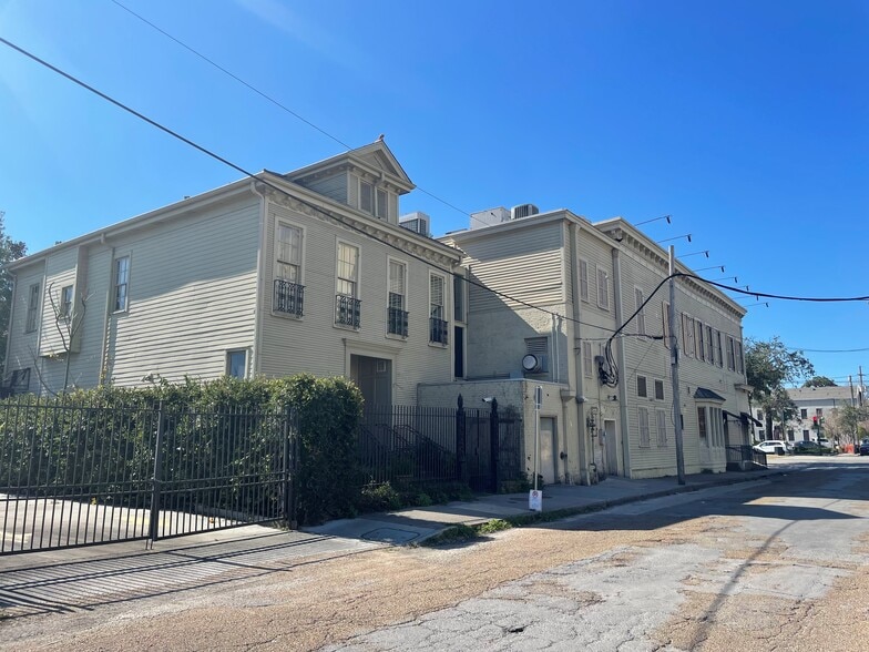 More Photos Of 1300 St Charles Ave, New Orleans Restaurant For Sale