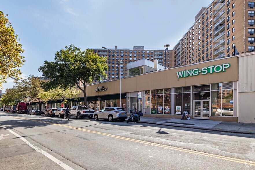 More Photos Of 5702 99th St, Corona Storefront For Lease