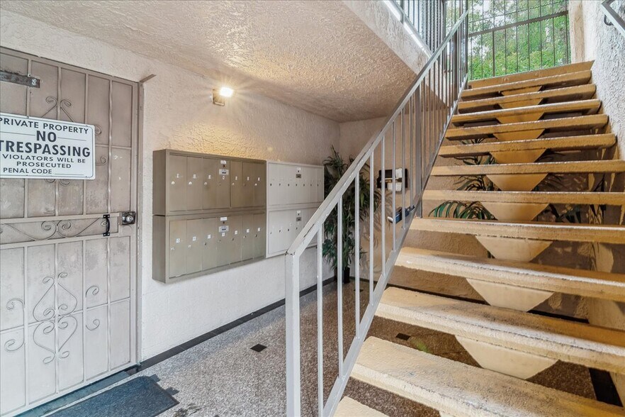 More Photos Of 13717 Chadron Ave, Hawthorne Apartments For Sale